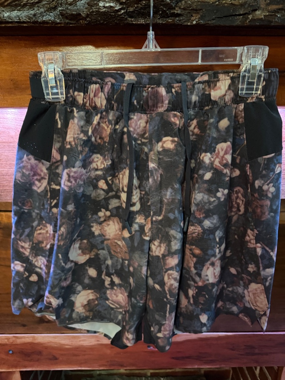 Lululemon Mens Lined 5” Floral Running Shorts in Dark Rose Print, Size Small